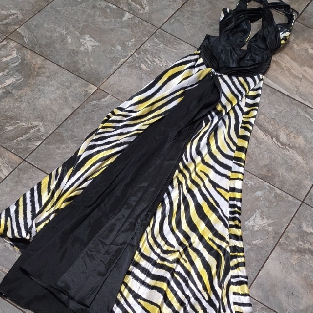 Chic Zebra Print Maxi Dress - Picture 3 of 7